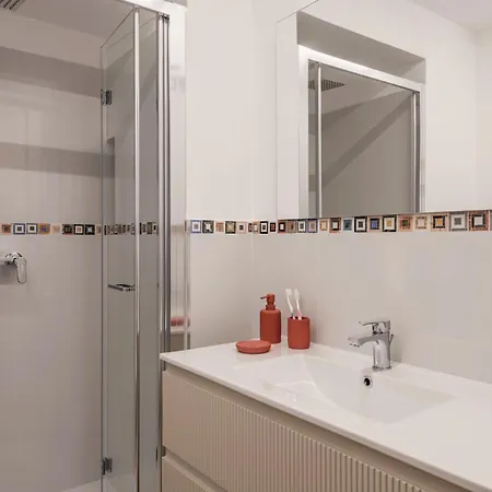The Rent - Modern Two-bedroom Near Termini 아파트 로마