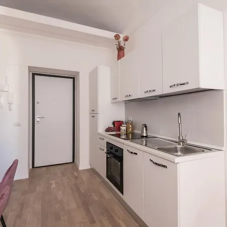The Rent - Modern Two-bedroom Near Termini * 로마