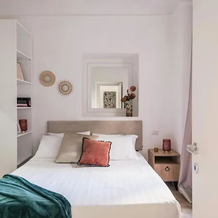 The Rent - Modern Two-bedroom Near Termini *