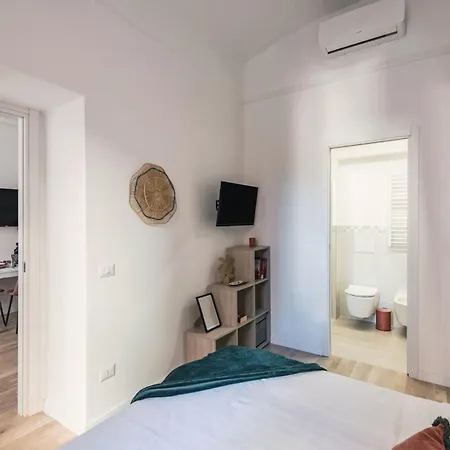 The Rent - Modern Two-bedroom Near Termini 아파트 *