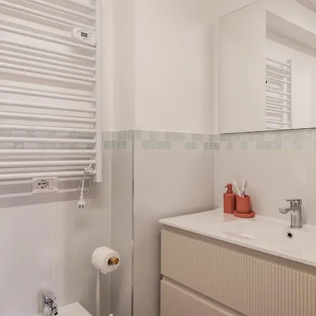 The Rent - Modern Two-bedroom Near Termini 아파트 로마