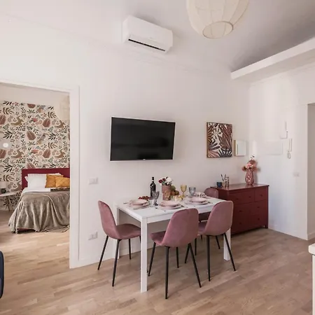 The Rent - Modern Two-bedroom Near Termini 아파트