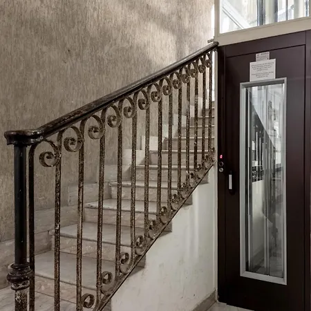 The Rent - Modern Two-bedroom Near Termini 로마